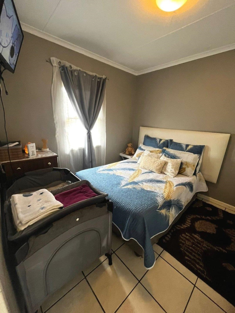 2 Bedroom Property for Sale in Pelican Park Western Cape